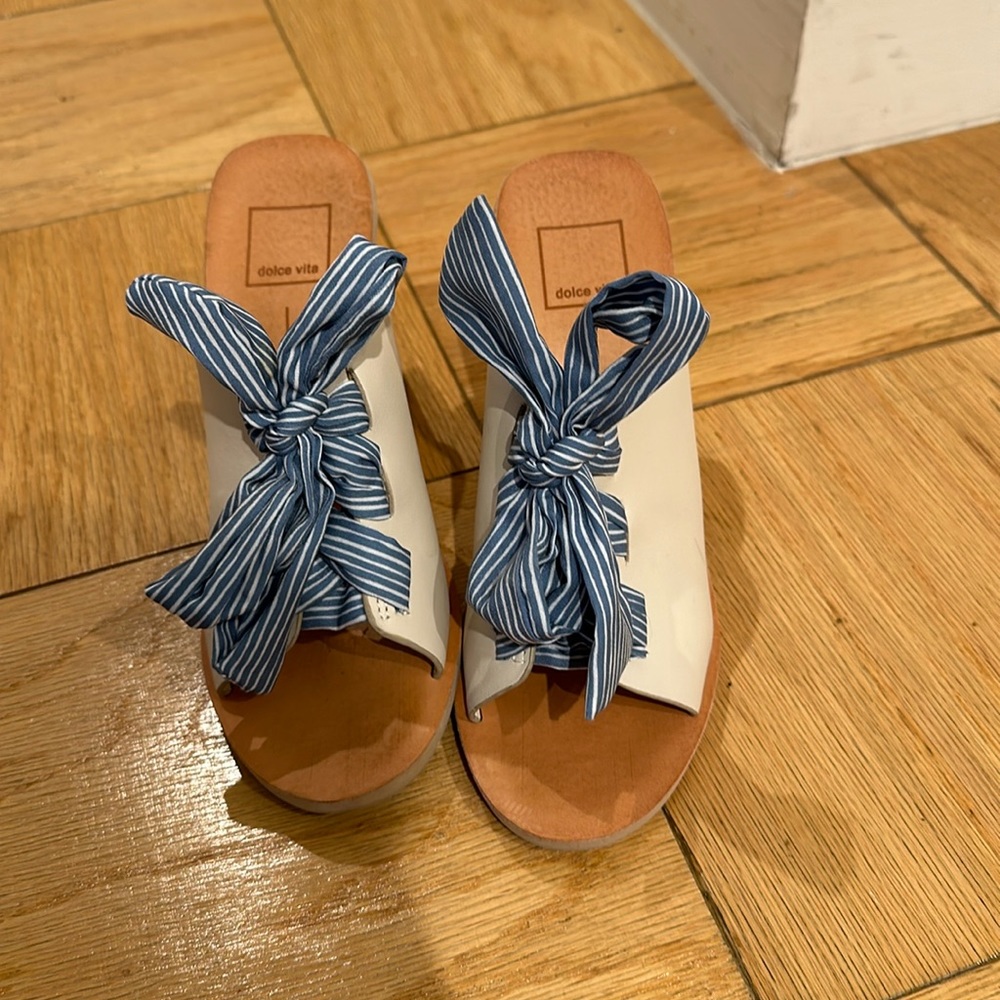 Cream Dolce Vita sandal with blue bow size 7